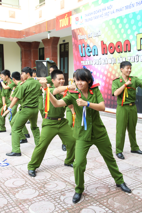 Hình ảnh Liên hoan dân vũ thành phố Hà Nội lần thứ I ngày 28/10/2012 trong đó đội dân vũ của sinh viên Học viện CSND tham gia và đoạt giải nhất